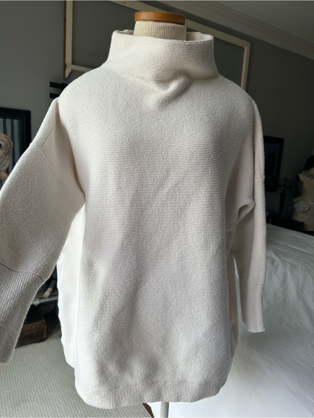 Free People white funnel neck ribbed sweater, size medium - Picture 3 of 12